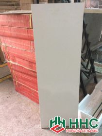 Gạch 30x90 trắng ốp cổ cầu thang