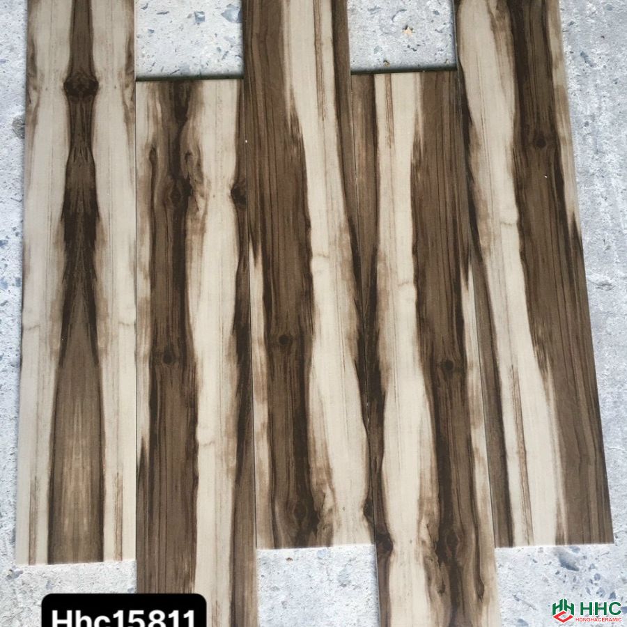 gạch giả gỗ vân trầm hương 15x80 hhc158011